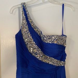 Mac Duggal size 8 never worn